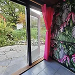 Сasa de vacaciones In Belgium With Lush Garden Retreat Hastière-Lavaux