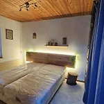 In Belgium With Lush Garden Retreat Nyaraló