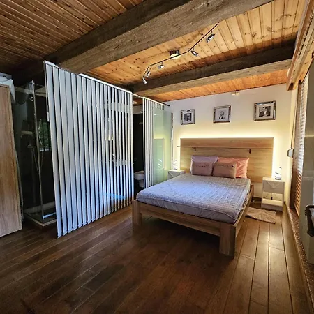 In Belgium With Lush Garden Retreat Casa de Férias Hastière-Lavaux