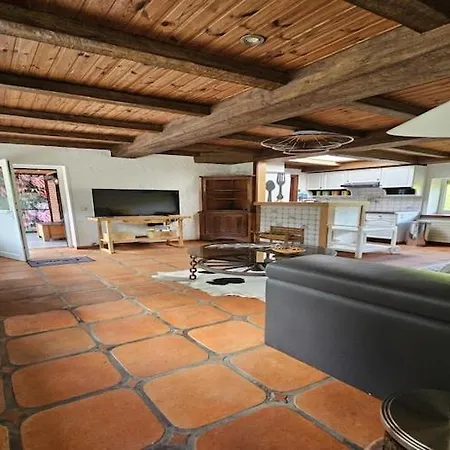 Casa de Férias In Belgium With Lush Garden Retreat Hastière-Lavaux