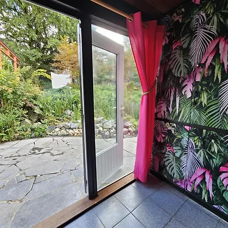 Сasa de vacaciones In Belgium With Lush Garden Retreat Hastière-Lavaux
