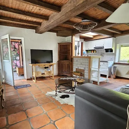 Сasa de vacaciones In Belgium With Lush Garden Retreat Hastière-Lavaux